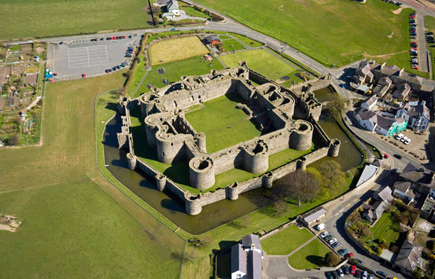 Aerial view
Beaumaris Castle (CD34)
Anglesey
North
Castles
Historic Sites