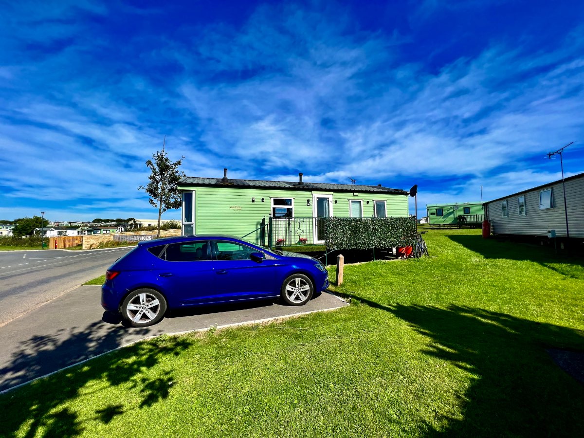 lovely-6-berth-pet-friendly-static-caravan-available-to-hire-thornwick