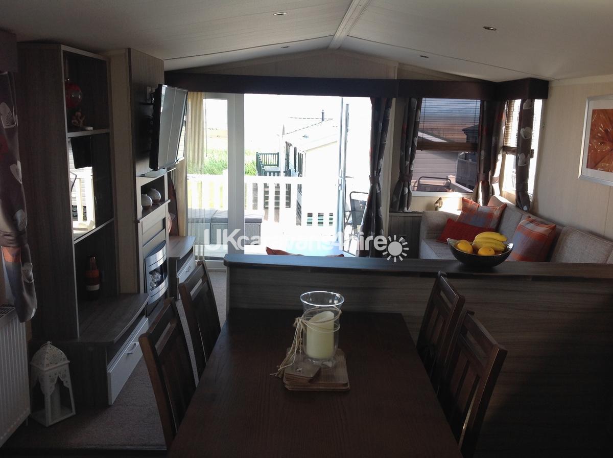 Fully Equipped 3 Bedroom Caravan Hire - Featuring Wrap ...